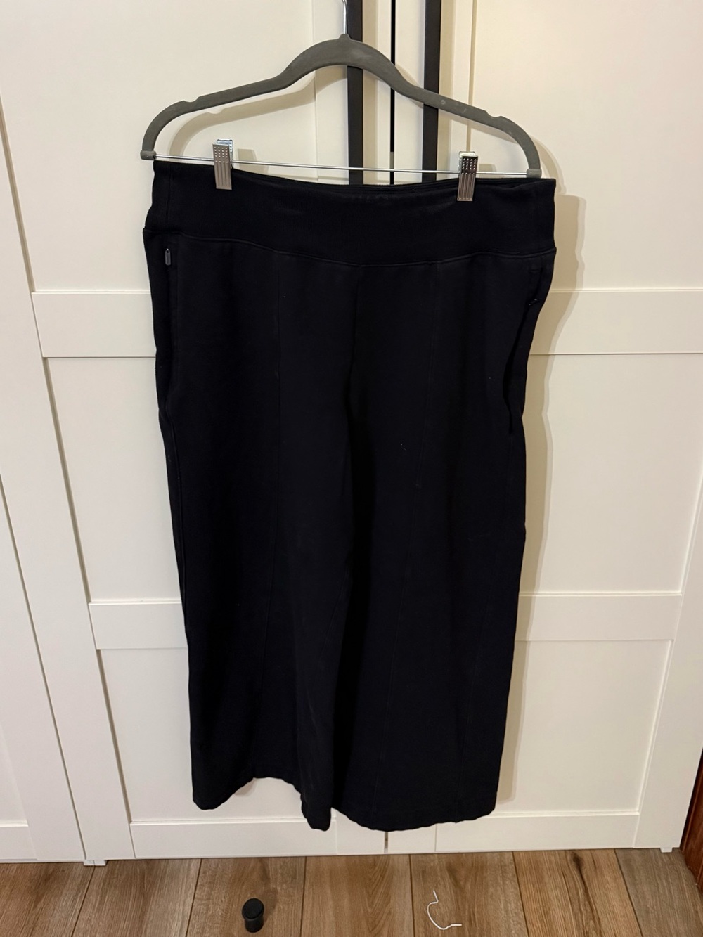 Athleta Black Wide-Leg Pull-On Pants with Zip Pockets